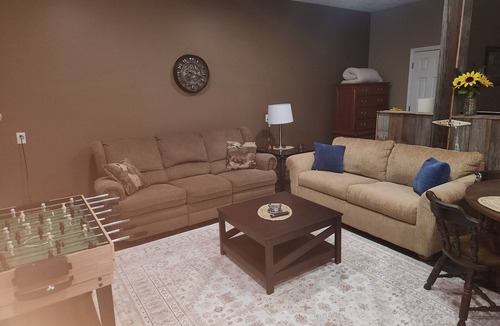 Fairview Park Apartment | Peaceful and charming apartment in Clinton, Indiana