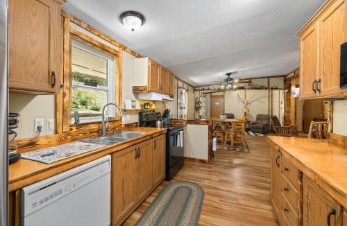 Boise House | Peaceful Boise Retreat 3BR with Cozy Deck