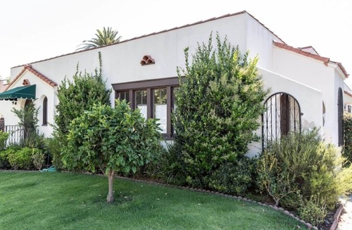 Larchmont House | Peaceful Bungalow in Larchmont Village