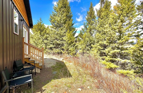 East Glacier Park Cabin | Peaceful Cabin w/Waterfall near Glacier Natl Park
