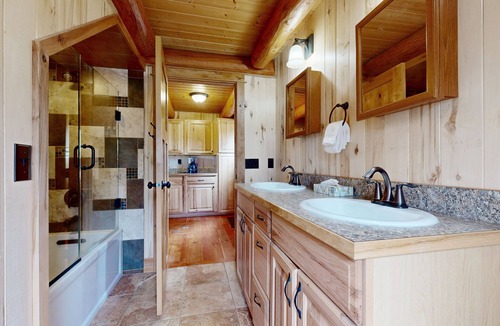 Polebridge Cabin | Peaceful cabin on 21 acres with a wood stove - near Glacier National Park