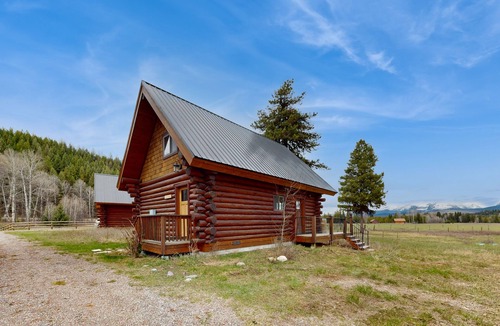 Polebridge Cabin | Peaceful cabin on 21 acres with a wood stove - near Glacier National Park