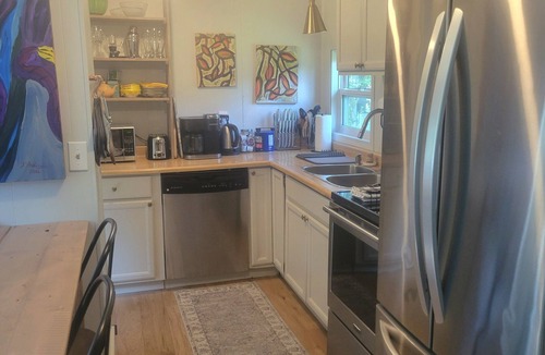Creston House | Peaceful Cedar Forest Guesthouse On Historic Farm