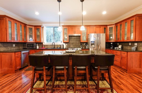 Stanwood House | Peaceful Country Living, Spacious, Walking paths, Romantic and Family friendly