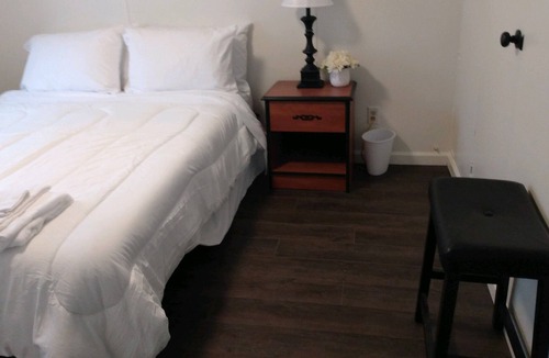 Summerton House | Peaceful Escape - minutes away from the boating dock/ Book Now!