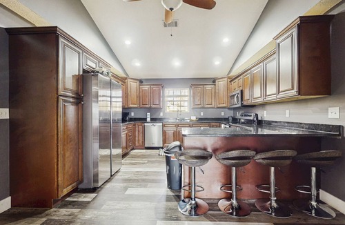 Kodak Cabin | Peaceful family-friendly home with games, fire pit, and great location!