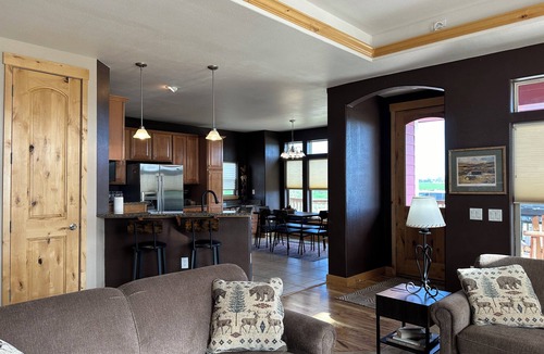 West River House | Peaceful Farm Retreat – Wide Open Spaces & Cozy Comfort