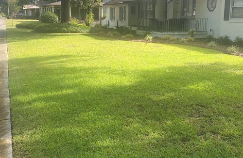 Metter House | Peaceful Getaway in small town. That has everything you need in walking distance
