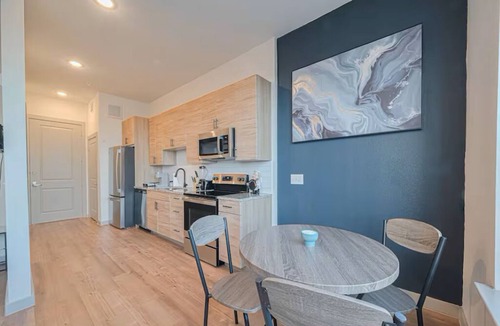Washington Ave./ Memorial Park Apartment | Peaceful Heights One-Bed - Views & Comfort