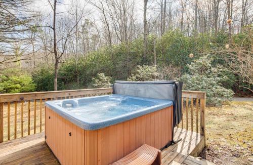Hendersonville House | Peaceful Hendersonville Cabin - Hot Tub & Fire Pit