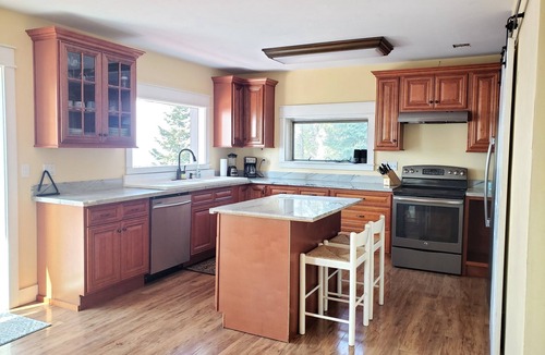 Bigfork House | Peaceful home enveloped in a quiet, scenic landscape adjacent to a rocky beach.