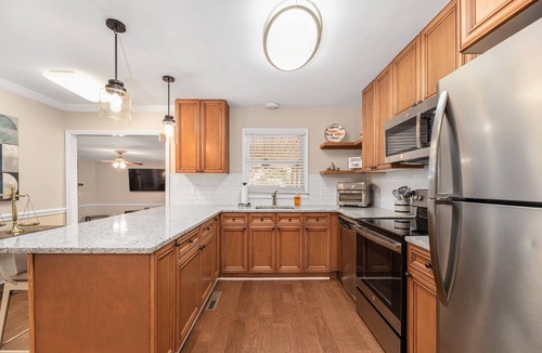 Kannapolis House | Peaceful Kannapolis Lodge! Super Spacious, Fenced Yard For Pets, Near Concord Mills Mall & Speedway!