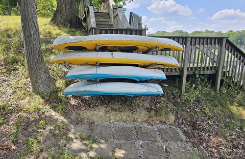 Scotland Cabin | Peaceful Lake House Cabin 1, Kayaks Provided Free, Direct Water Access!