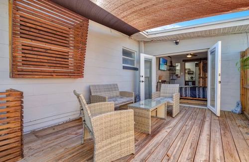 Conway House | Peaceful Lake View Retreat Near Parks 10 Minutes to Downtown