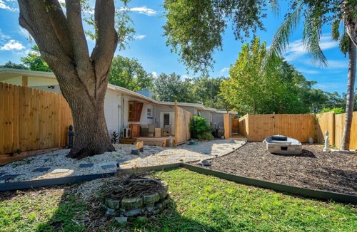 Conway House | Peaceful Lake View Retreat Near Parks 10 Minutes to Downtown