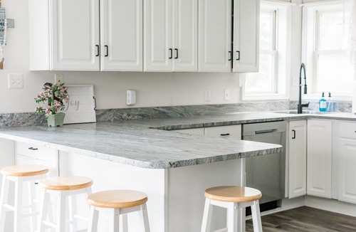 Howard House | Peaceful Lakefront Getaway with Ping Pong!