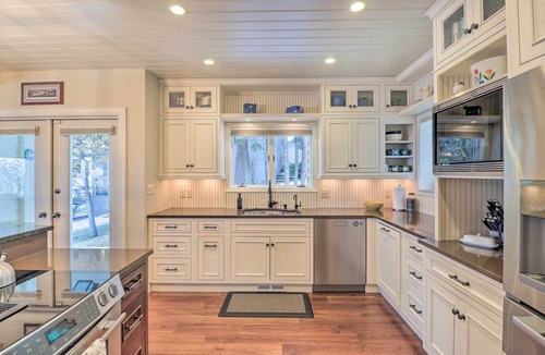 Lakeside House | Peaceful Lakeside Retreat w/Deck & Amazing Views!