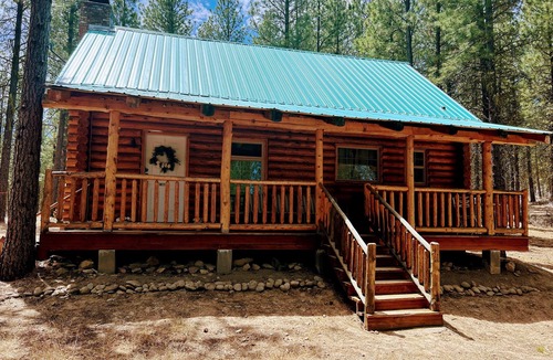 Chiloquin Cabin | Peaceful Log Cabin - Just 45 Minutes From Beautiful Crater Lake!