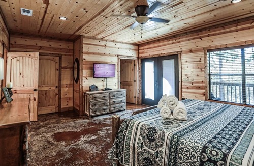 Hochatown Cabin | Peaceful Peak-Inside State Park|Secluded|Close to Lake|3 Bedroom|Sleeps 8