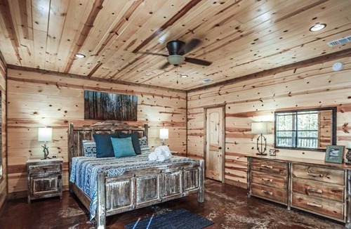 Hochatown Cabin | Peaceful Peak-Inside State Park|Secluded|Close to Lake|3 Bedroom|Sleeps 8
