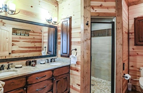 Hochatown Cabin | Peaceful Peak-Inside State Park|Secluded|Close to Lake|3 Bedroom|Sleeps 8