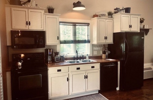 Dundee Cabin | Peaceful Quiet Getaway in Amish Country!10 min. to Berlin & Walnutcreek. #hotub