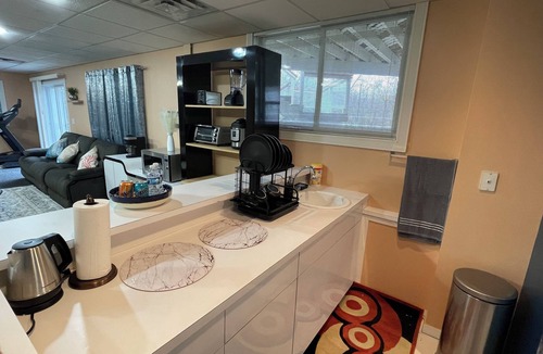West Bloomfield House | Peaceful, relaxing & spacious 2-bedroom getaway