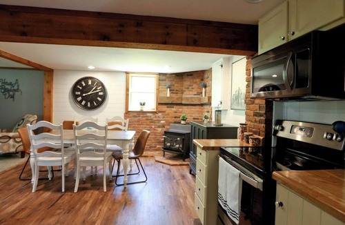 Bellville House | Peaceful, relaxing, family friendly, fully updated 3-bedroom house in Bellville