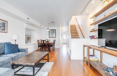 Richmond House | Peaceful & spacious family home near Carytown fully fenced