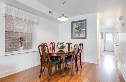 Richmond House | Peaceful & spacious family home near Carytown fully fenced