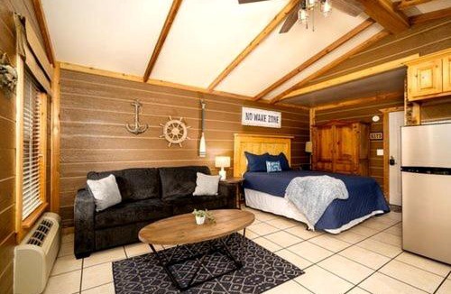 Cleora House | Peaceful Spacious Studio Cabin in Afton, Oklahoma