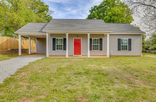 White Stone House | Peaceful Spartanburg Home Base, 6 Mi to Dtwn!