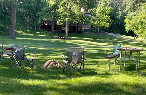 Spearfish House | Peaceful Timbered Secluded 2 bedroom1 bath 2mi to downtown Spearfish