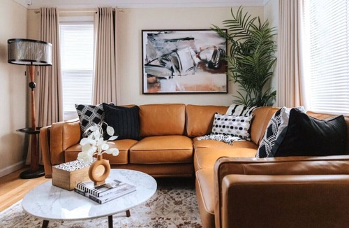 Clawson House | Peachtree/Royal Oak`s Sweet Spot/King Bed