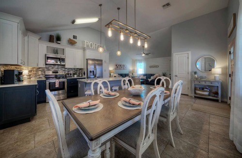 Safe Harbor House | Peachy Palm by AvantStay | Huge Private Pool!