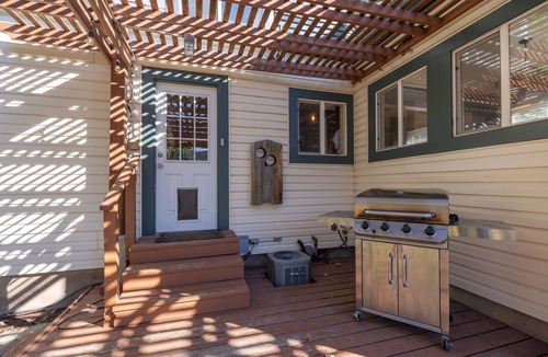 Veterans Park House | Peak House Hot Tub 3BR 2.5BA Close to Downtown