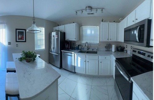 Greensboro House | Pearlitah: Luxe 3BR King Ensuite, 4 Beds, Semi-Gated Central location