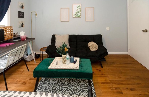 Peekskill House | Peekskill Guesthouse-Downtown Modern Spotless Free Parking
