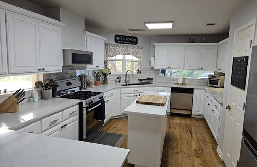 Austin House | PENION ON THE HILL - SPACIOUS YARD FOR KIDS/ADULTS! JACUZZI SPA for 7!