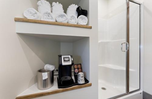 Pottawattamie County House | Penny's Landing Guestrooms