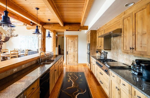 Saddle Ridge Cabin | Penthouse 3 (3-Bedroom) with Mountain view by Moonlight Basin Lodging