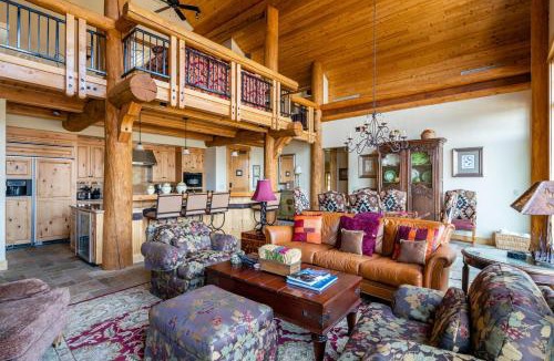 Saddle Ridge Cabin | Penthouse 4 by Moonlight Basin Lodging