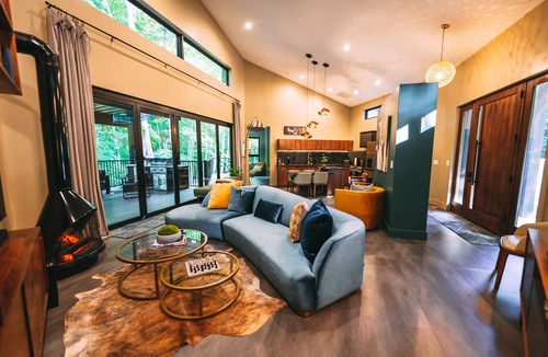 Laurelville Cabin | Penthouse in the Trees : 15 minutes to Hocking Hills State Park : Stunning Views