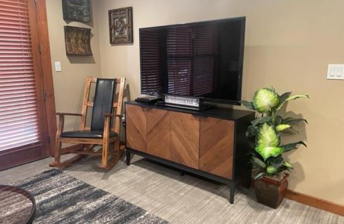 Kellogg Apartment | Penthouse Mountain Haven with Community Spa Room