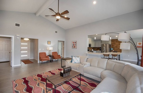 Dickinson House | Pepe's Place - Heated Spa Pool, close to Galveston Island & Houston