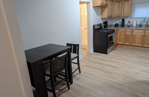 Flint House | Perfect 3-bedroom house in delightful Flint for your stay. Minutes from downtown