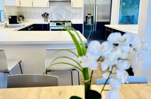 Mar Vista House | Perfect 4-bedroom house with AC & High ceilings for the Summer