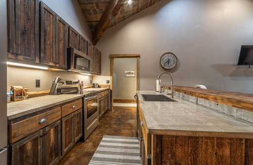 Coram Condo | Perfect Condo For GNP Adventure–2br/1ba- Great Location #3- 7 mi to GNP-sleeps 6