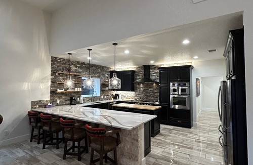 Fredericksburg House | Perfect Couple’s Getaway in Luckenbach Tx Hot tub Pool