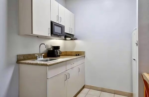 Sulphur Apartment | Perfect for Big Groups: 4 Rooms w/2 Full Beds and Kitchenette + Outdoor Pool